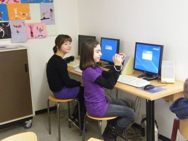 Yelda en Nan, de Cool Nature-verslaggevers van De Christoffelschool.
